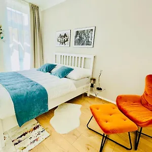Apartament Colorful & Quiet In Beautiful Viennese Building, Wiedeń